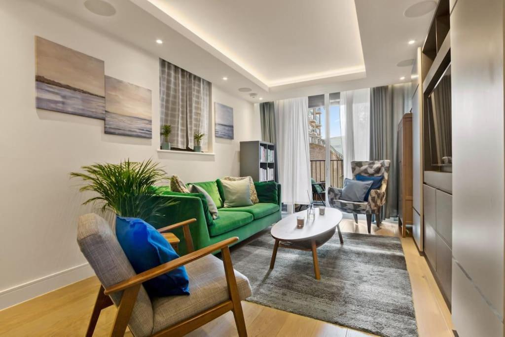Canal Side Luxury 1 Bed Chelsea Apartment