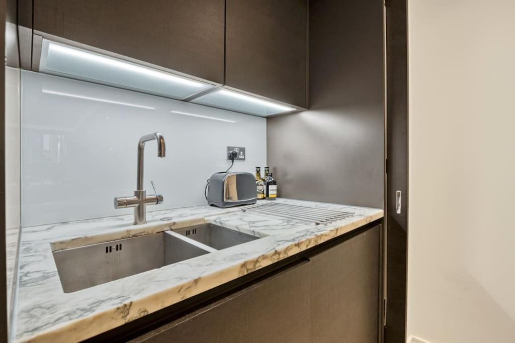 Canal Side Luxury 1 Bed Chelsea * London