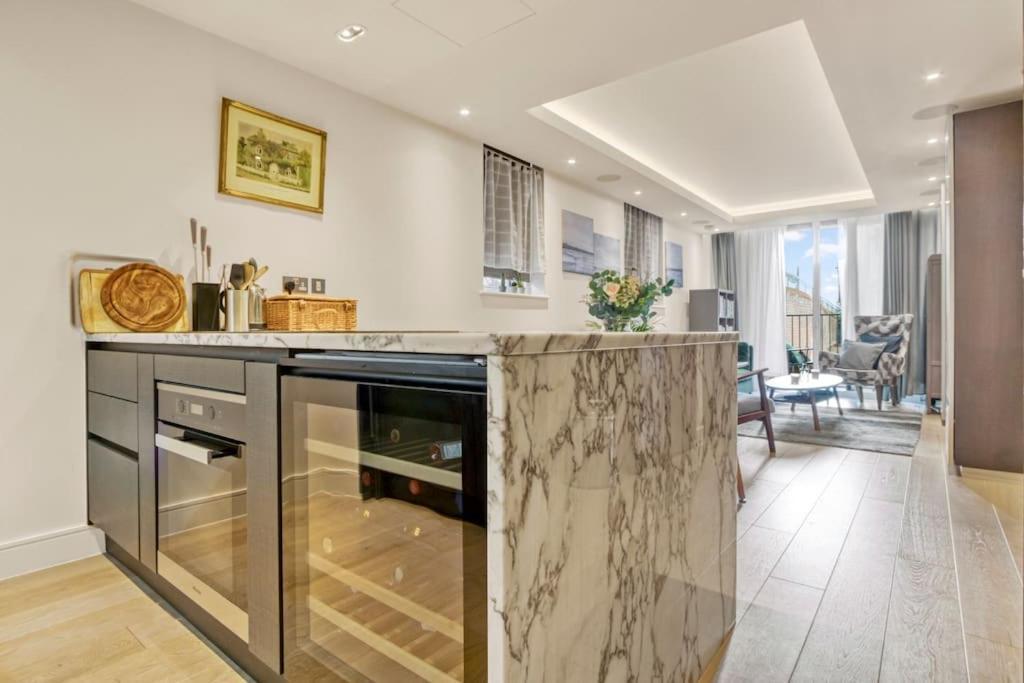 Canal Side Luxury 1 Bed Chelsea