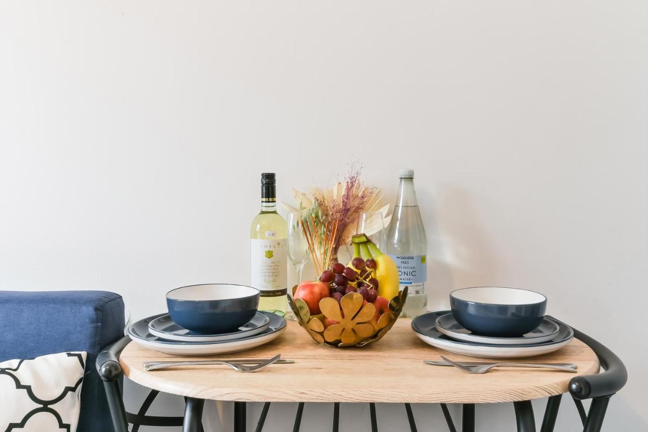 Chapel Market, Studio In Angel- Sleeps Upto 3 * London