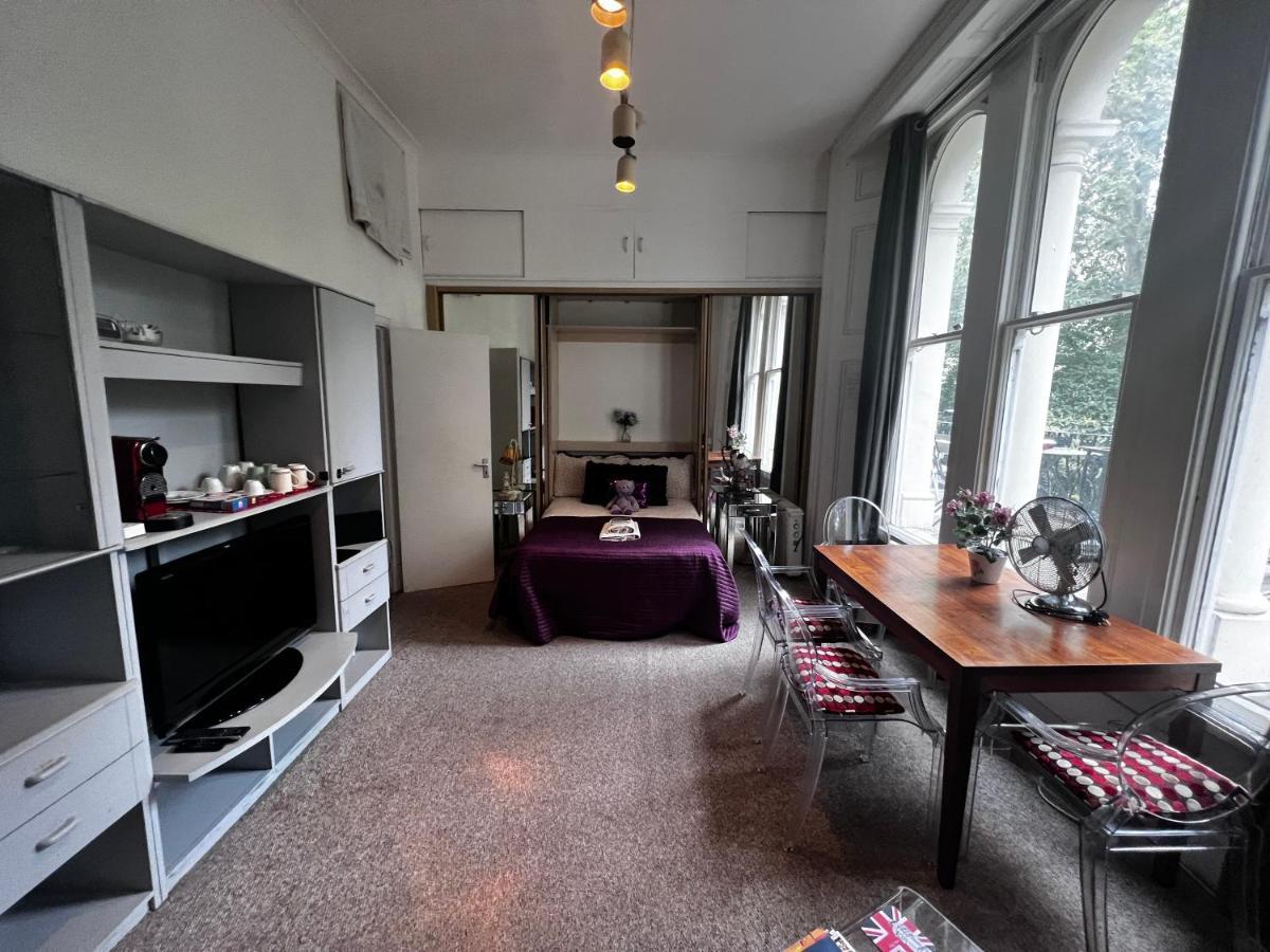 Hyde Park Has Private Balcony With Tranquil Garden View * Londen