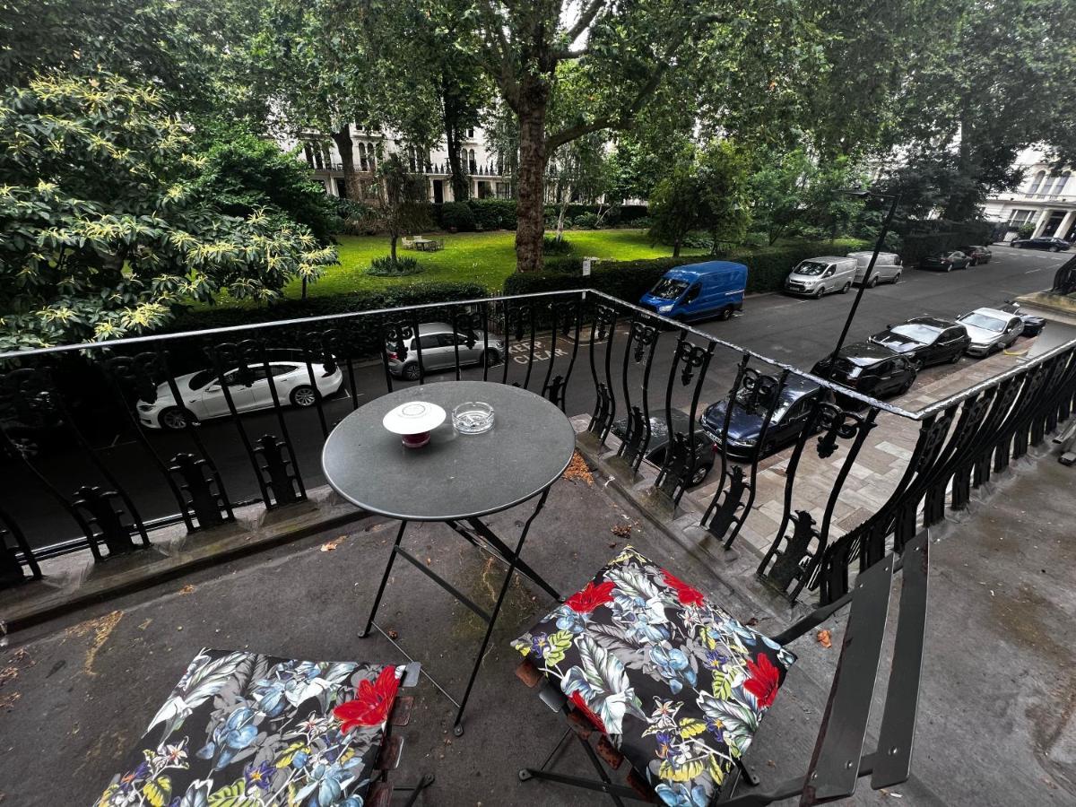 Hyde Park Has Private Balcony With Tranquil Garden View Londen