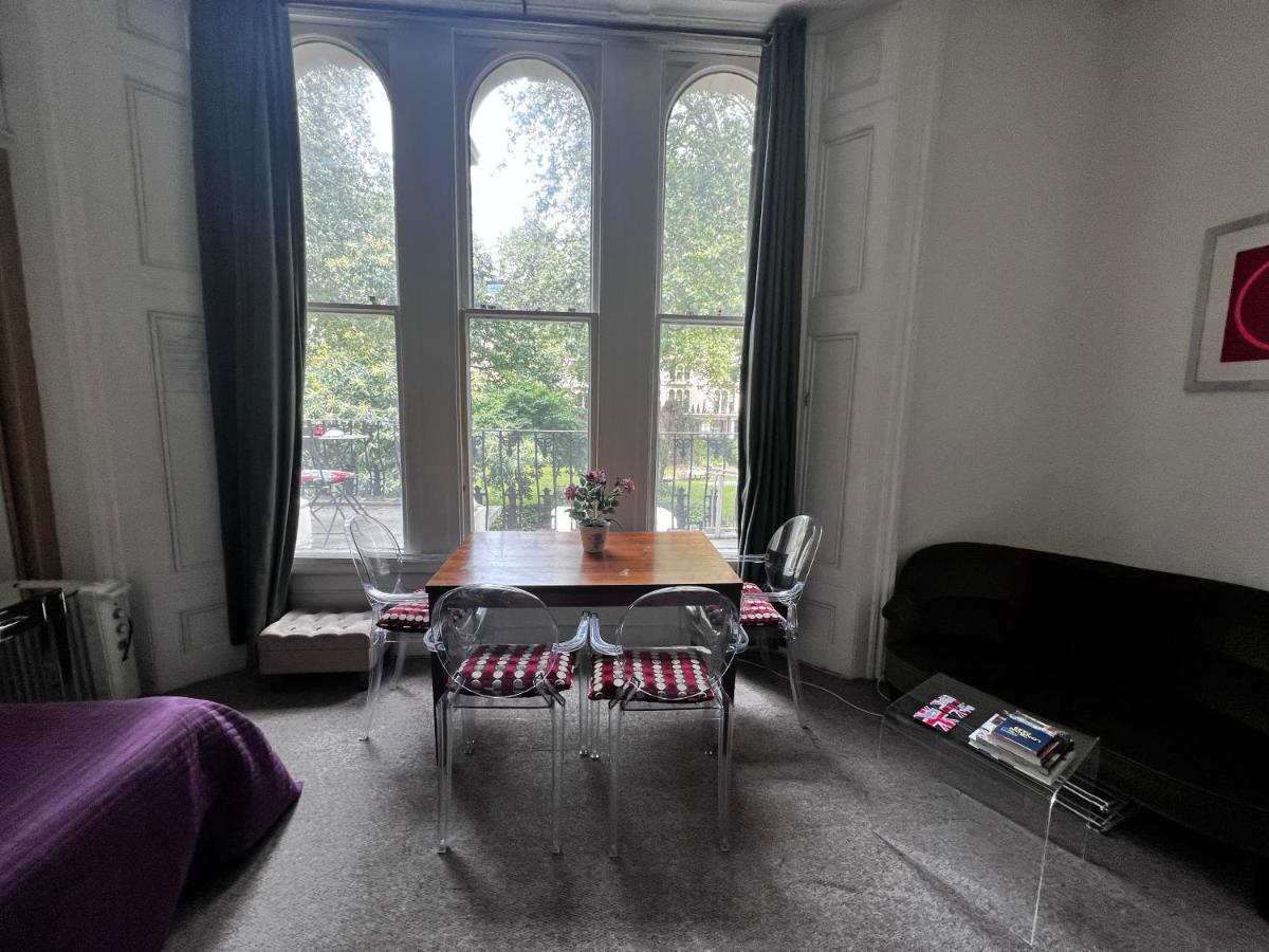 Appartement Hyde Park Has Private Balcony With Tranquil Garden View