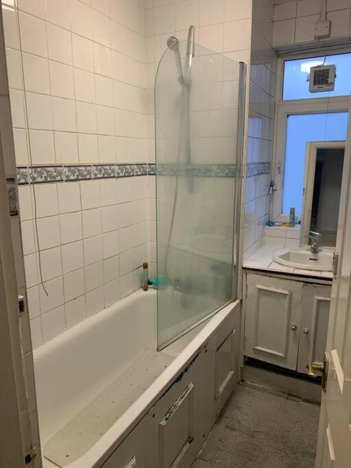 Entire 2 Bedroom Apartamento Londres