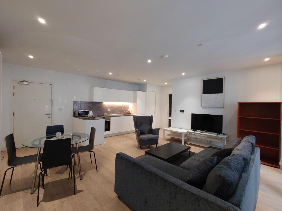 Fully Serviced One Bed In Royal Wharf * Londres