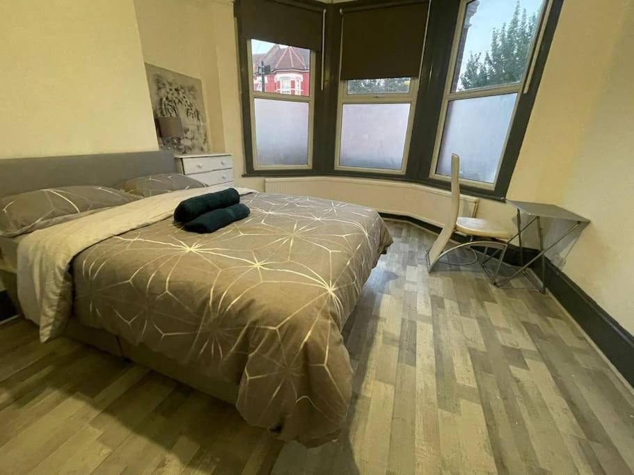 Ground Floor 2 Bed Flat With Garden North Leilighet London