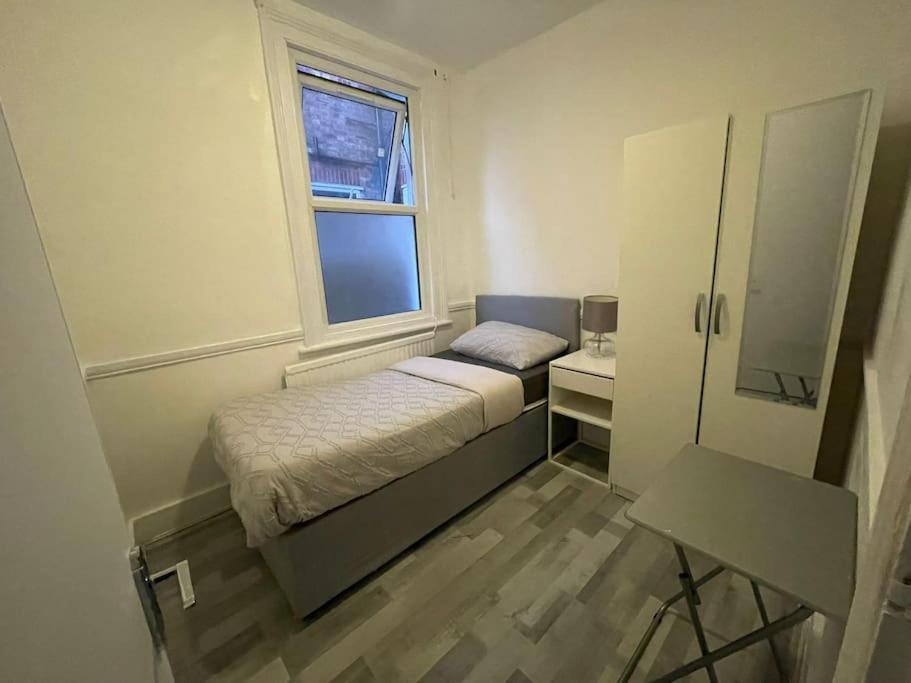 Ground Floor 2 Bed Flat With Garden North * London
