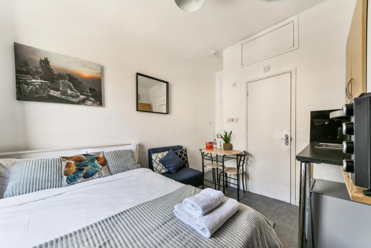 Chapel Market, Studio In Angel- Sleeps Upto 3 * London