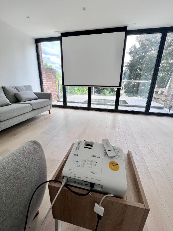 Beautiful 5-bedroom Private House In Quiet Street 2 Minutes From Station Vakantiehuis