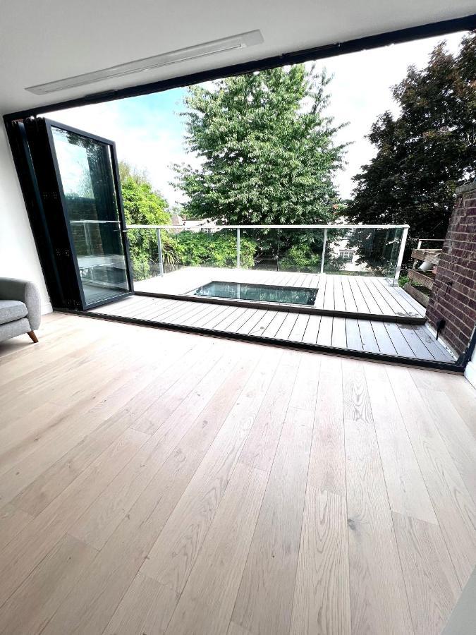 Beautiful 5-bedroom Private House In Quiet Street 2 Minutes From Station Vakantiehuis
