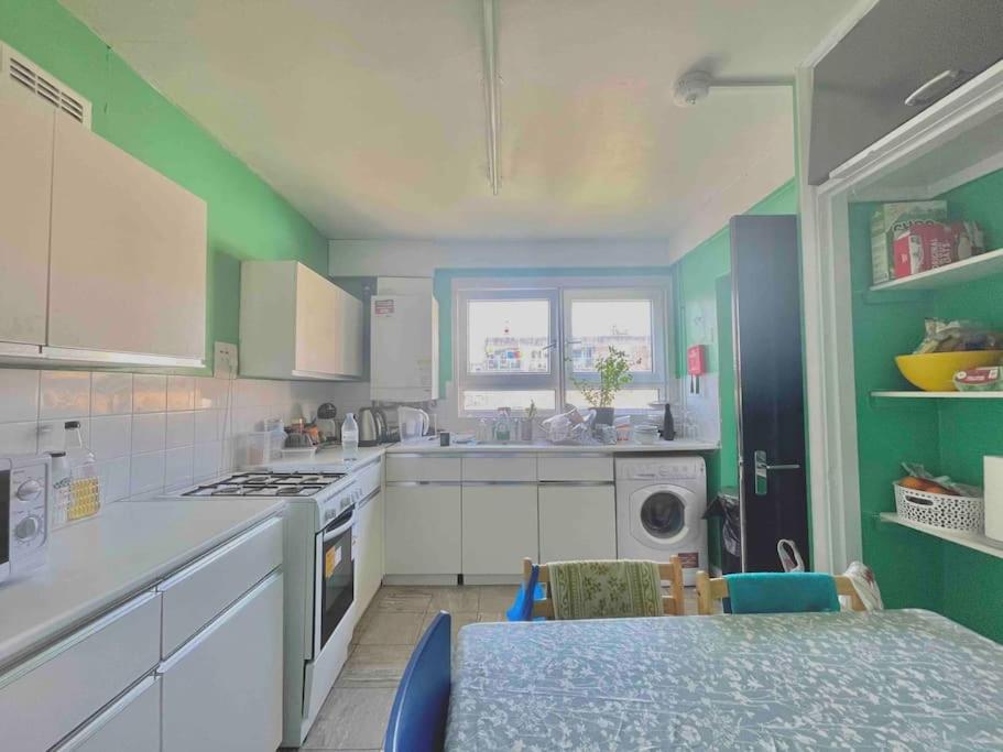 4 Bedroom Spacious Flat King's Cross Leilighet London
