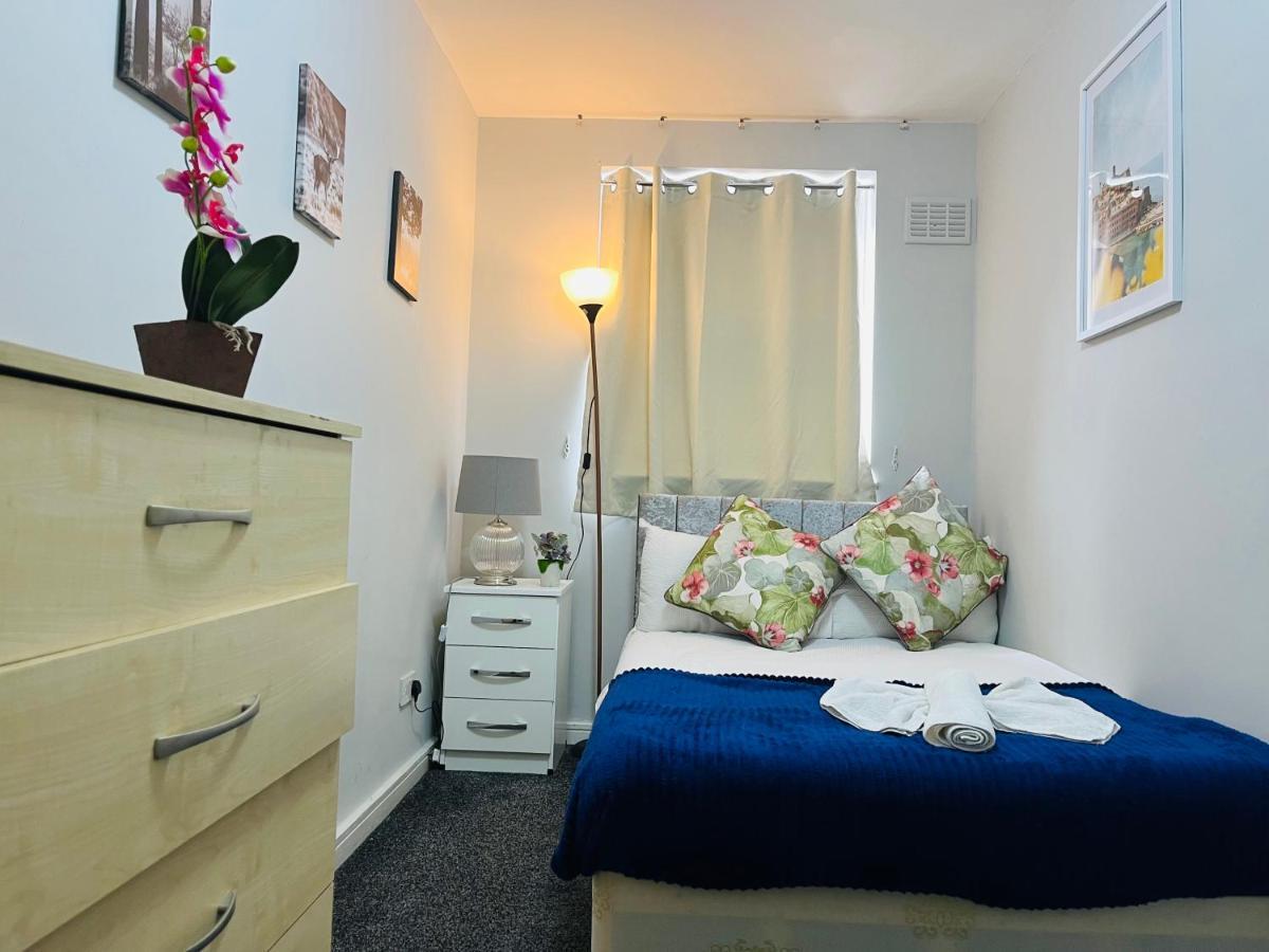 Chelsea Cromwell Road 2-bedroom & Living Budget Apartment *
