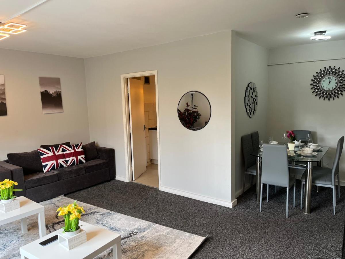 Chelsea Cromwell Road 2-bedroom & Living Budget London