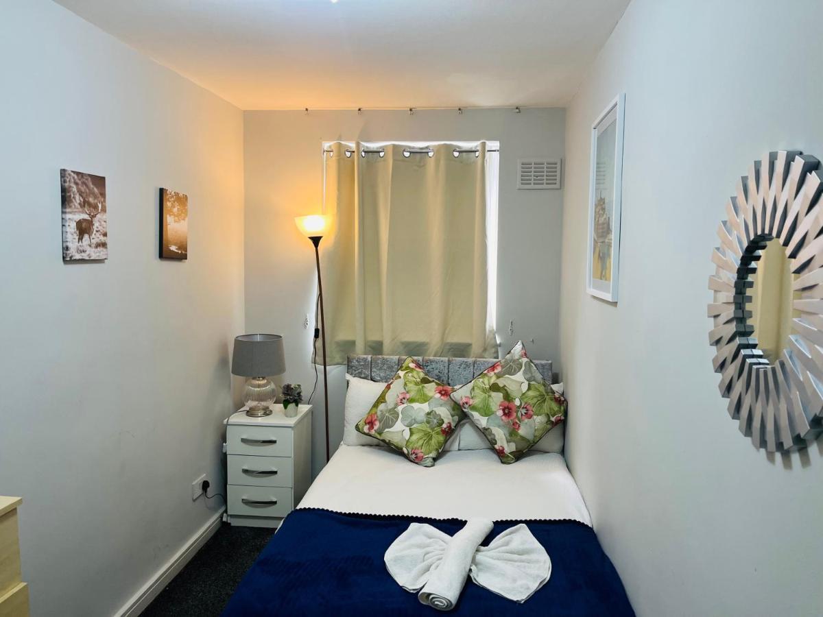 Chelsea Cromwell Road 2-bedroom & Living Budget *