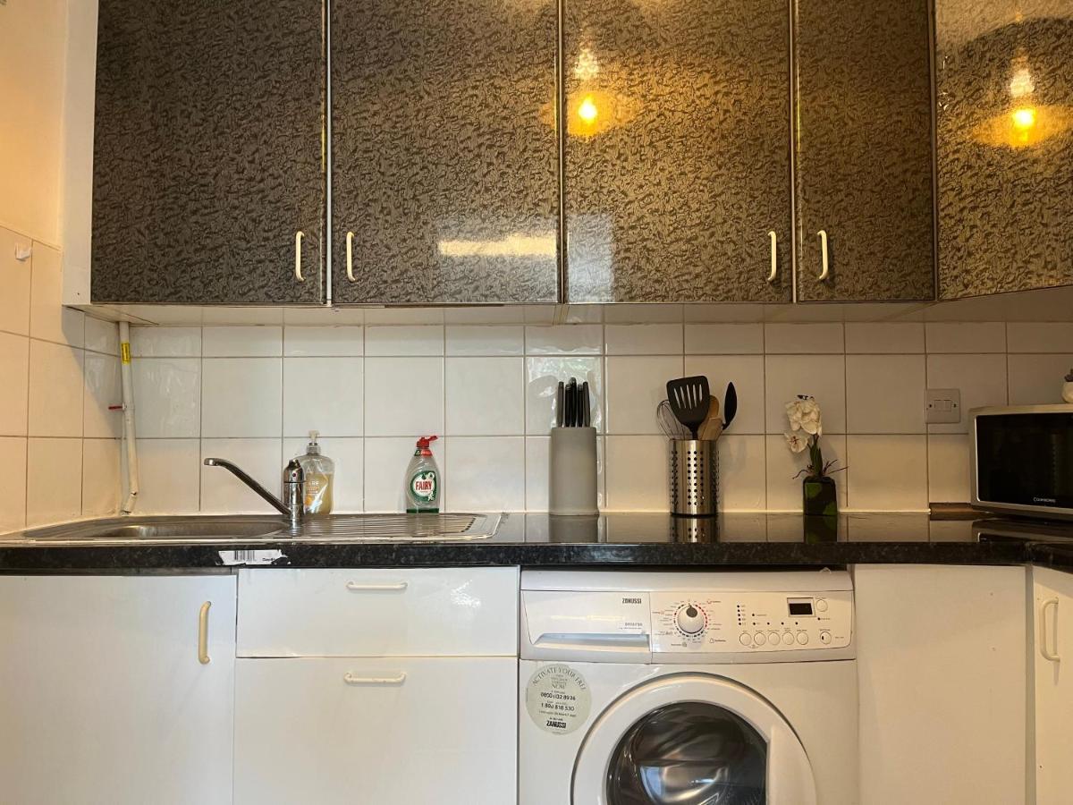 Apartment Chelsea Cromwell Road 2-bedroom & Living Budget London