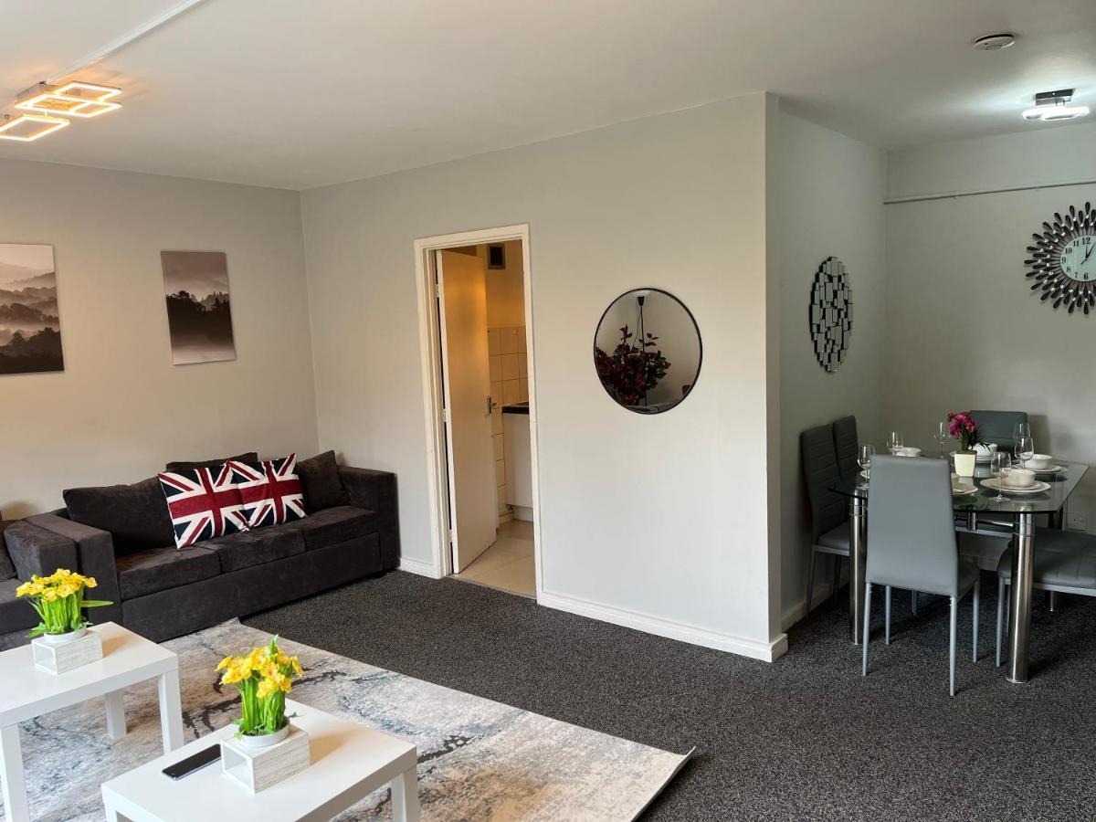 Chelsea Cromwell Road 2-bedroom & Living Budget London