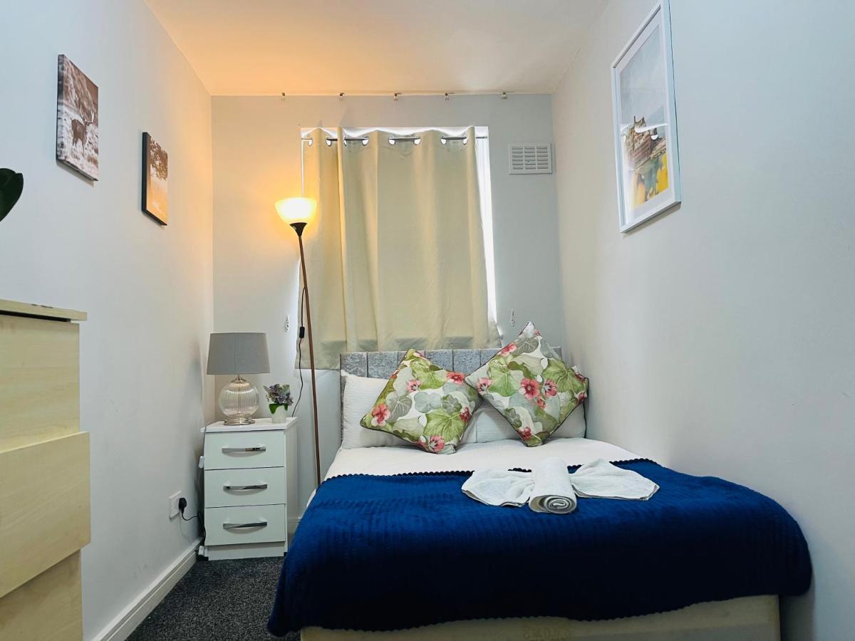 Apartment Chelsea Cromwell Road 2-bedroom & Living Budget London