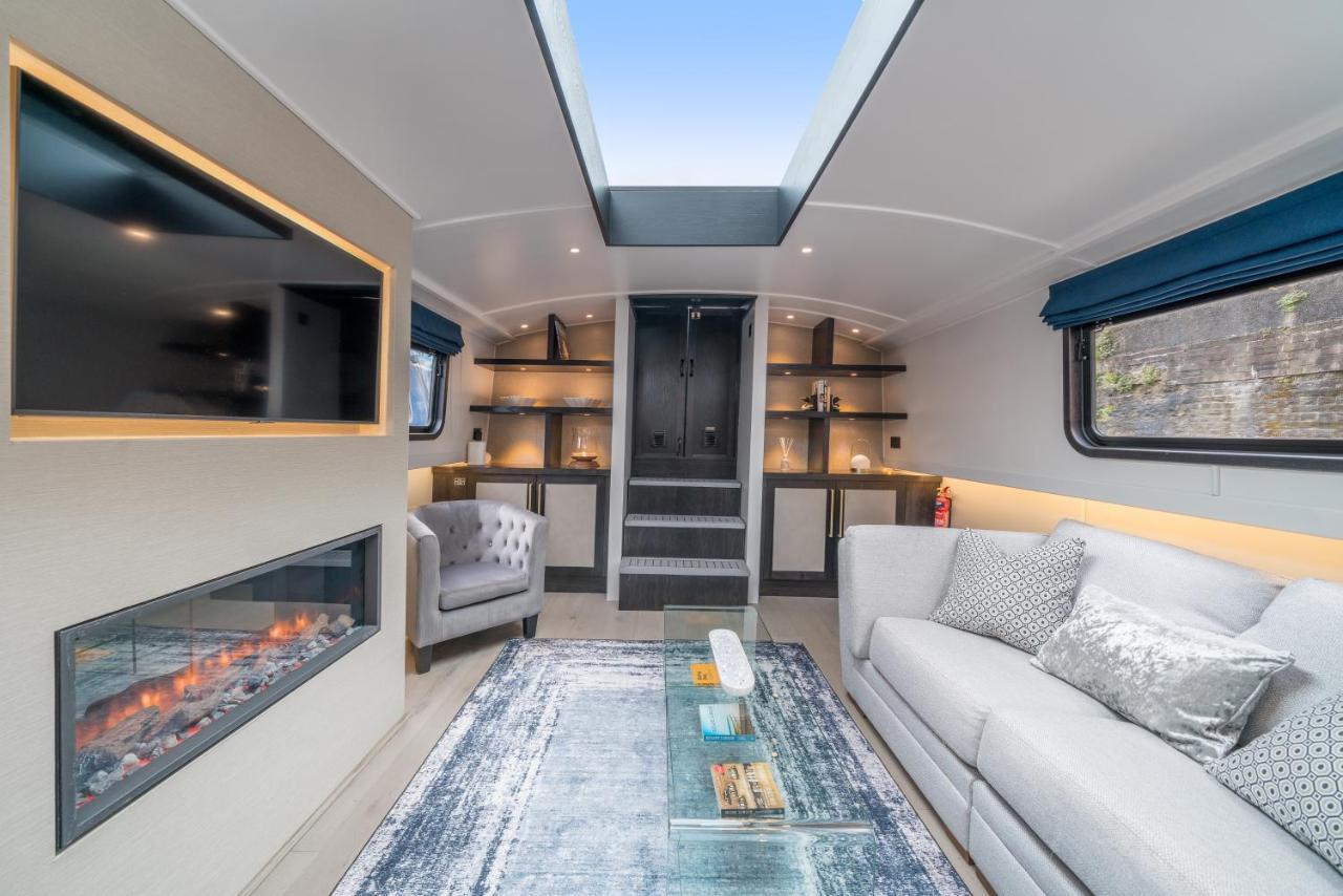 Elegant Houseboat Near Canary Wharf Båter London