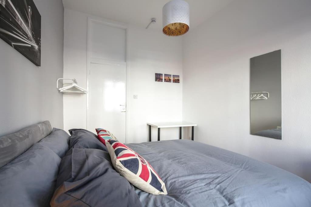 Large Modern Spacious House 6 Bedrooms 5 Bathrooms London