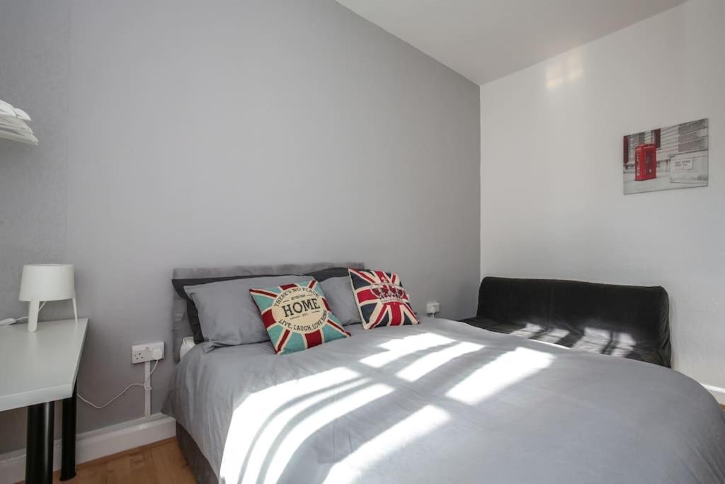 Large Modern Spacious House 6 Bedrooms 5 Bathrooms * London