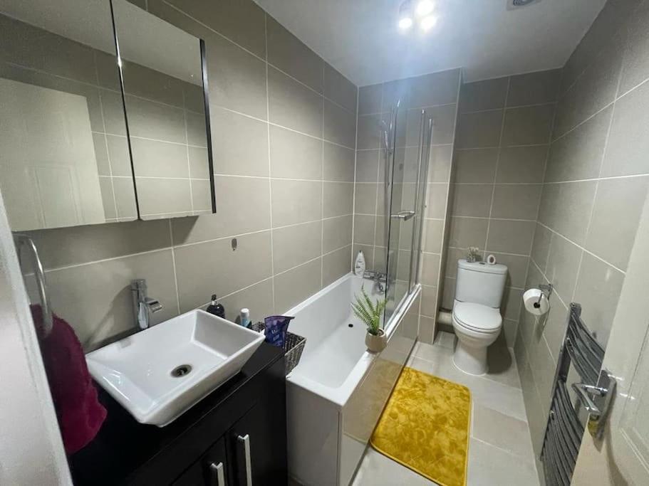 Double -the Stylish Yellow Flat Apartment