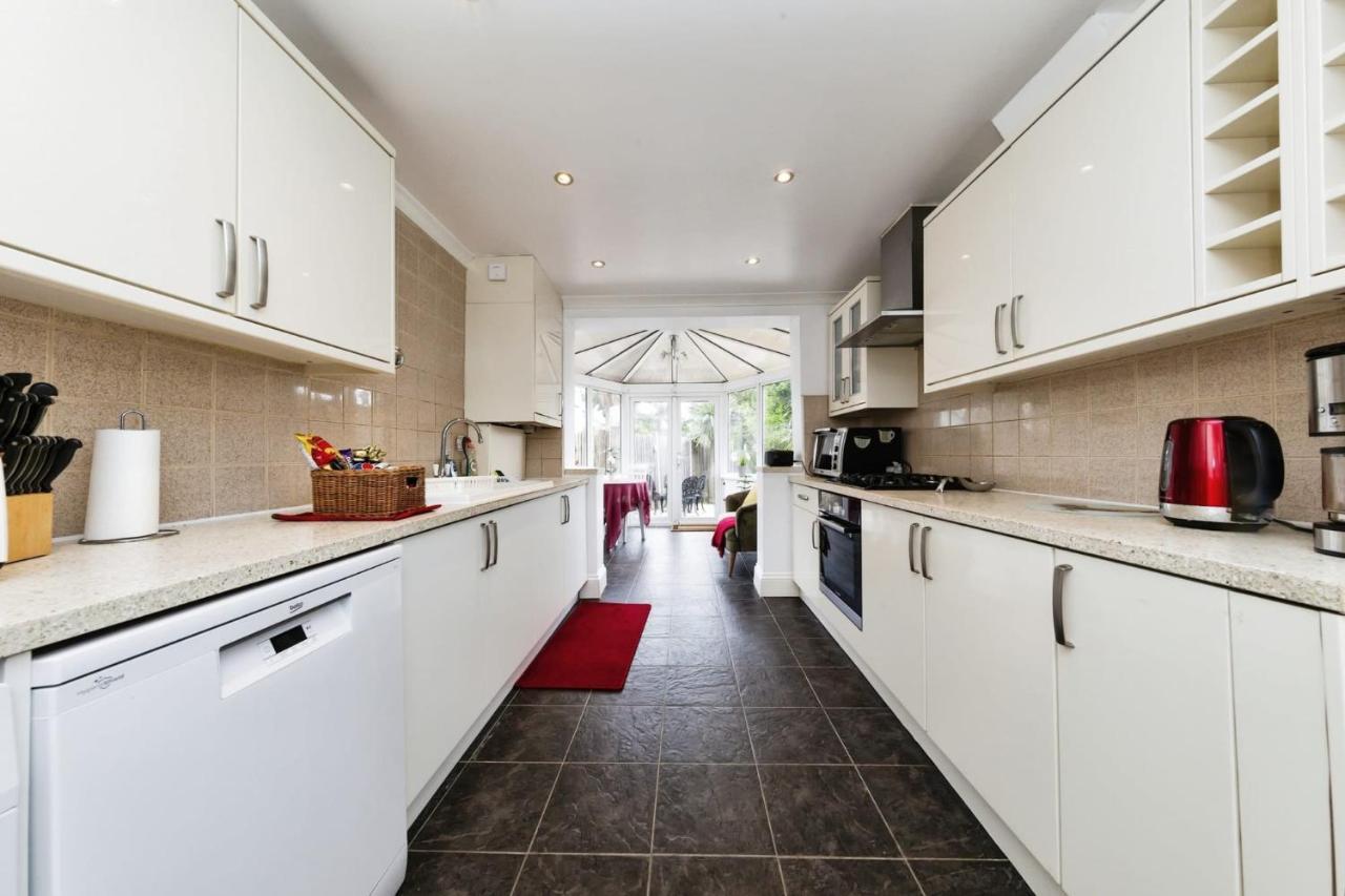 Your Chic 3br Comfort And Style In Londen
