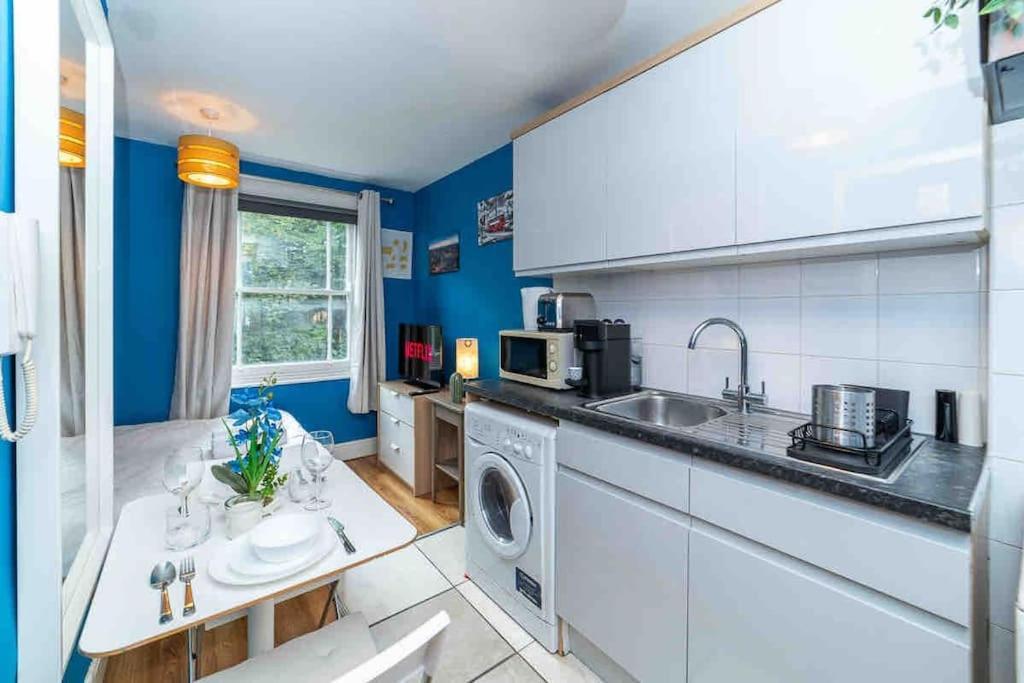 Hyde Park Studio 6 * London