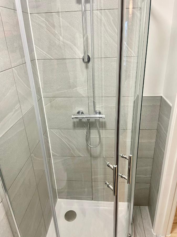 Self Contained, Newly Furbished Apartamento Londres