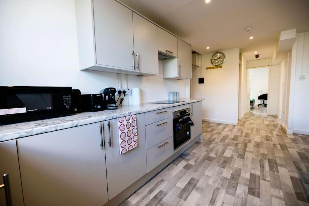2 Bedrooms -parking-very Spacious-wifi * Londres