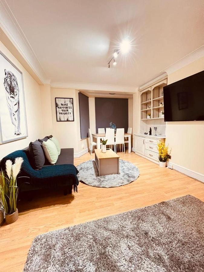 Apartment Three Bedrooms Three Bathrooms Sweet Flat