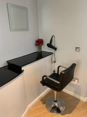 - Entire Lower Ground Floor - Only 7 Mins Walk Kings Cross St Pancras Station Leilighet London