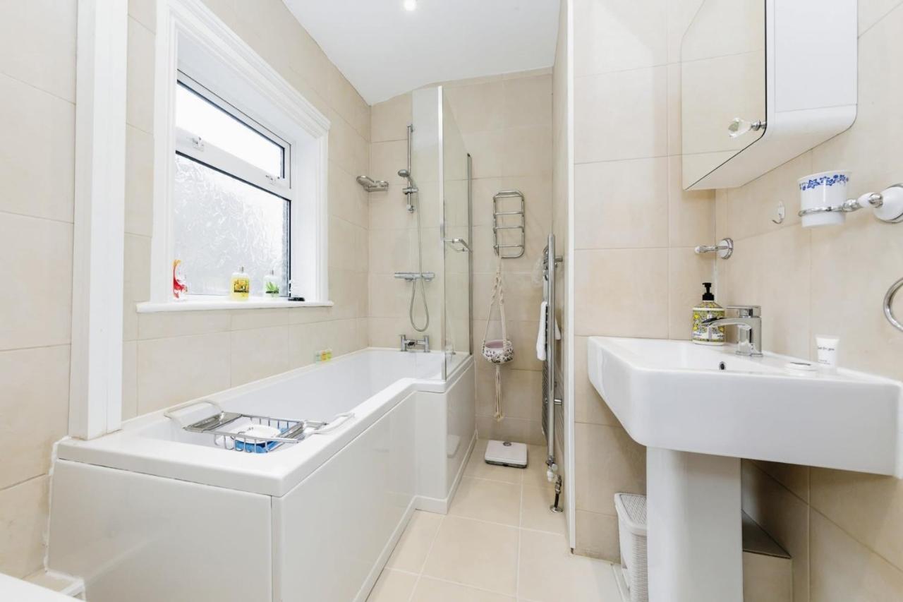 Your Chic 3br Comfort And Style In Londen