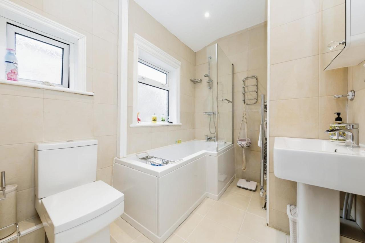 Your Chic 3br Comfort And Style In * Londen