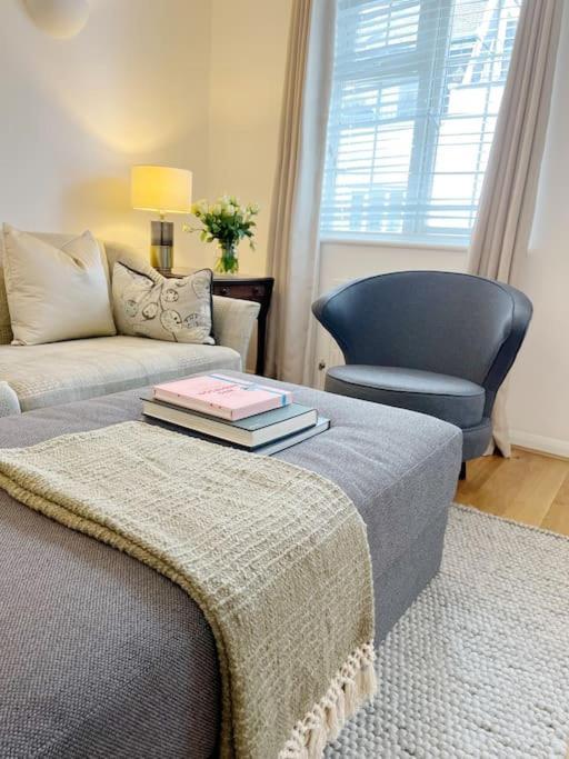 Feriehus Beautiful Mews, Sleeps 4 London