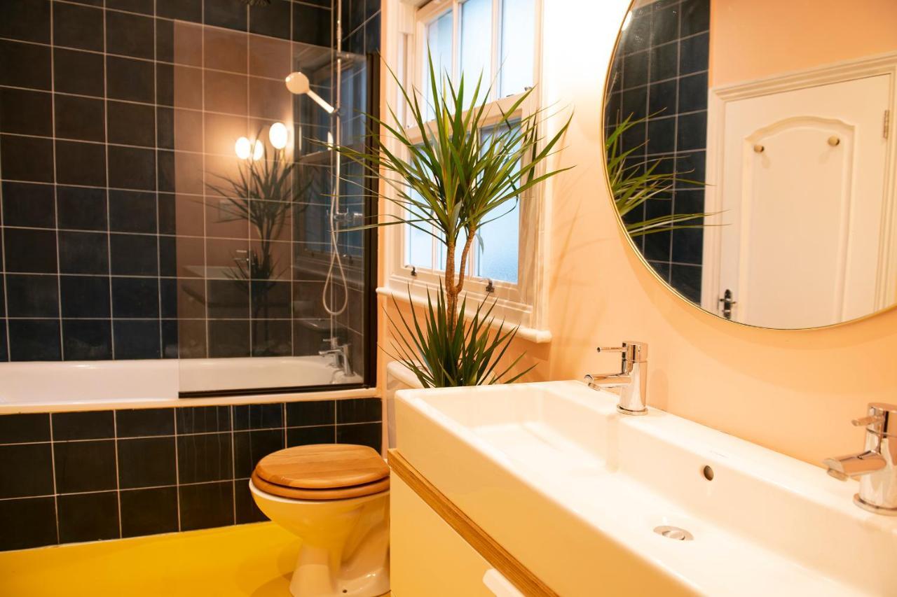 Stunning 3-bedroom Townhouse In Superb Location *
