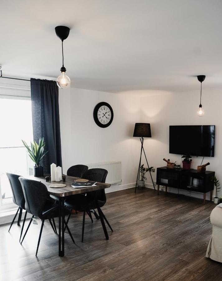 2 Bed River View Greenwich Apartment