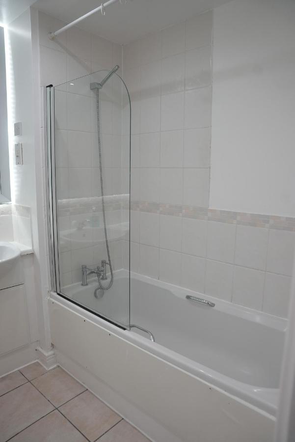 2 Bed River View Greenwich Apartment