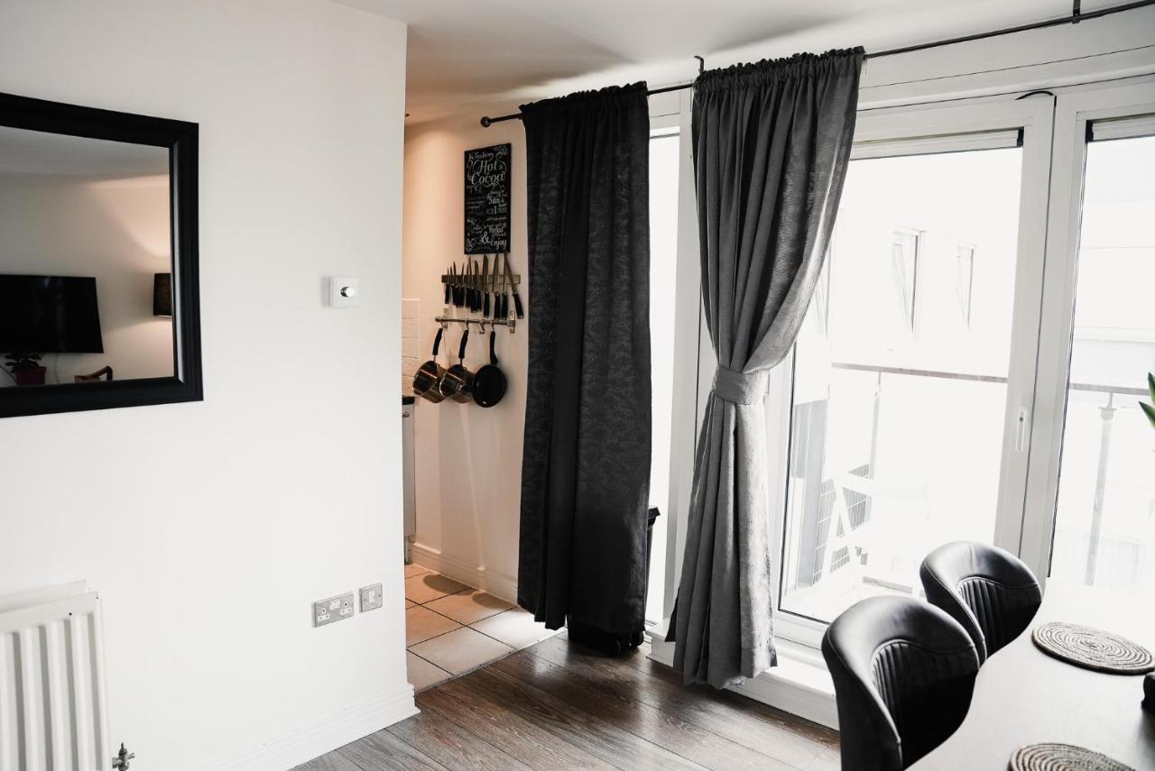 2 Bed River View Greenwich Apartment London