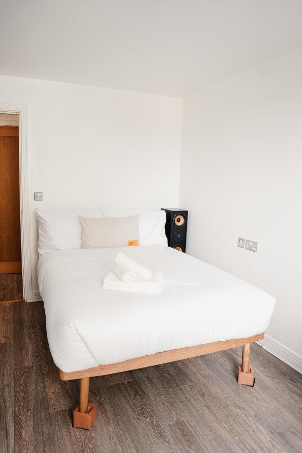 2 Bed River View Greenwich Apartment *