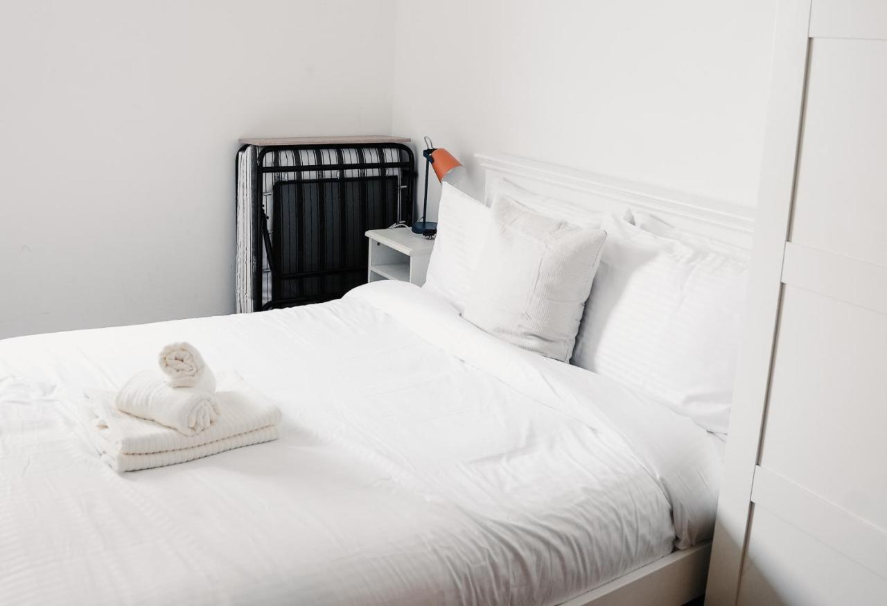 2 Bed River View Greenwich Apartment *