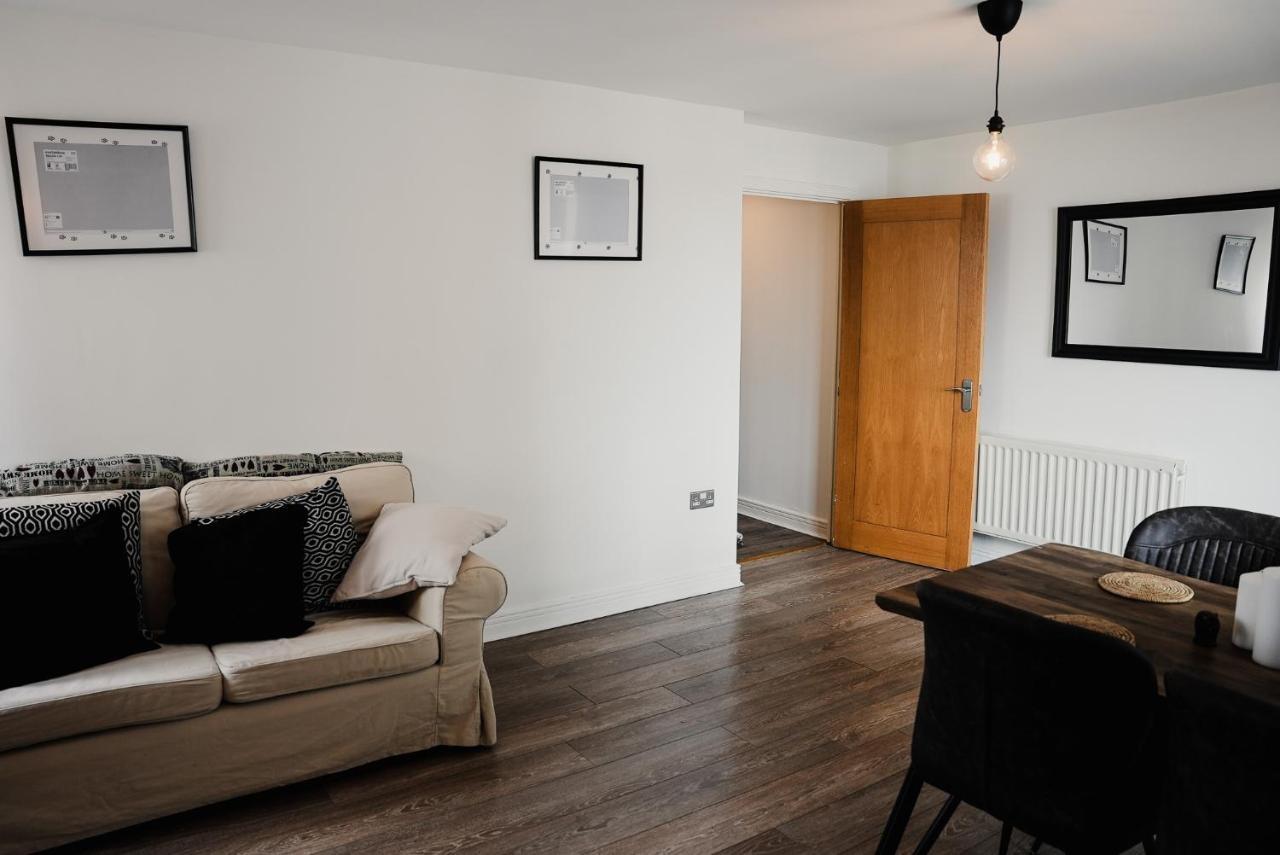 2 Bed River View Greenwich Apartment *
