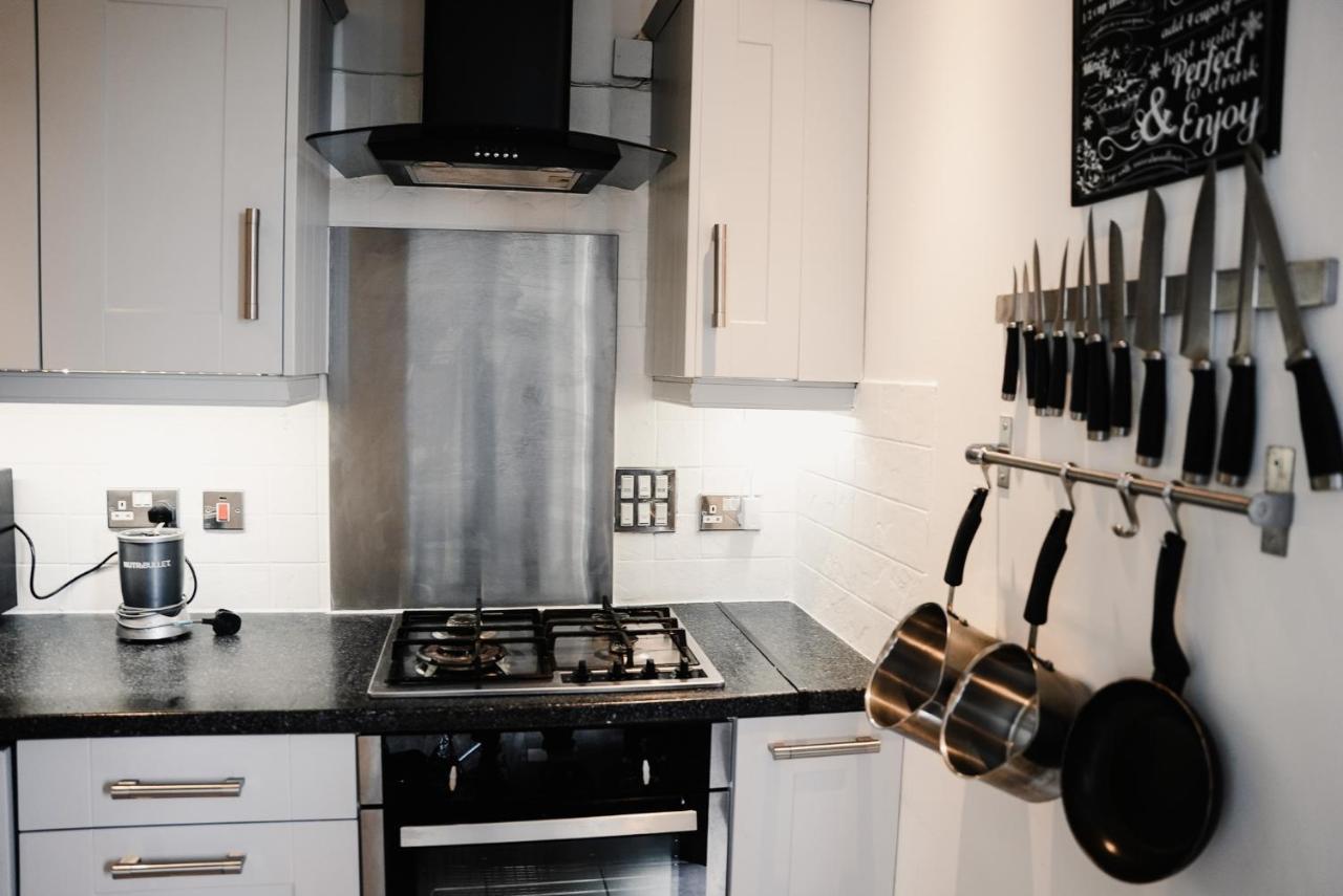 2 Bed River View Greenwich Apartment