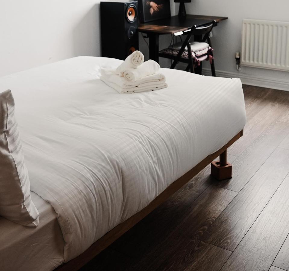 2 Bed River View Greenwich Apartment London