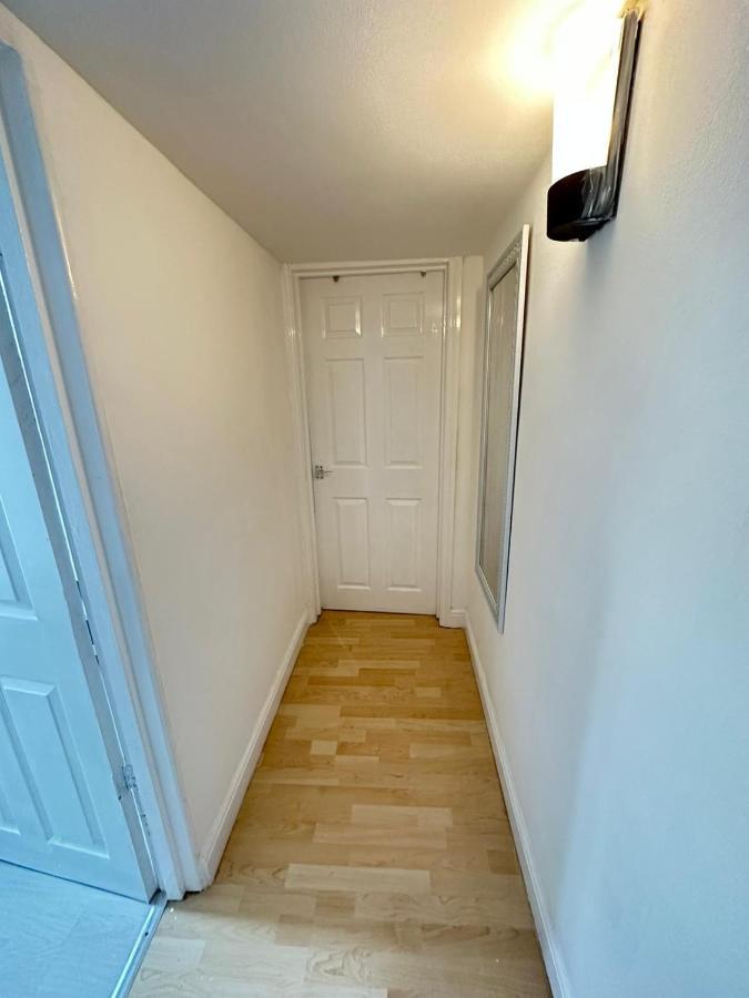 Apartment 4 Floor New Miles London