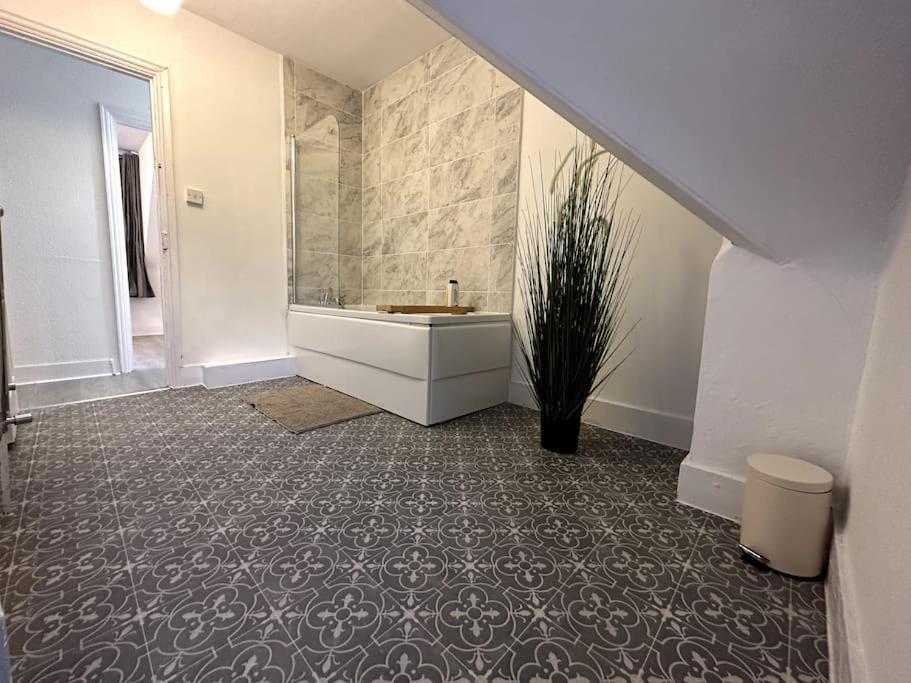 Apartment Spectacular 2 Bedroom On Tower Bridge London