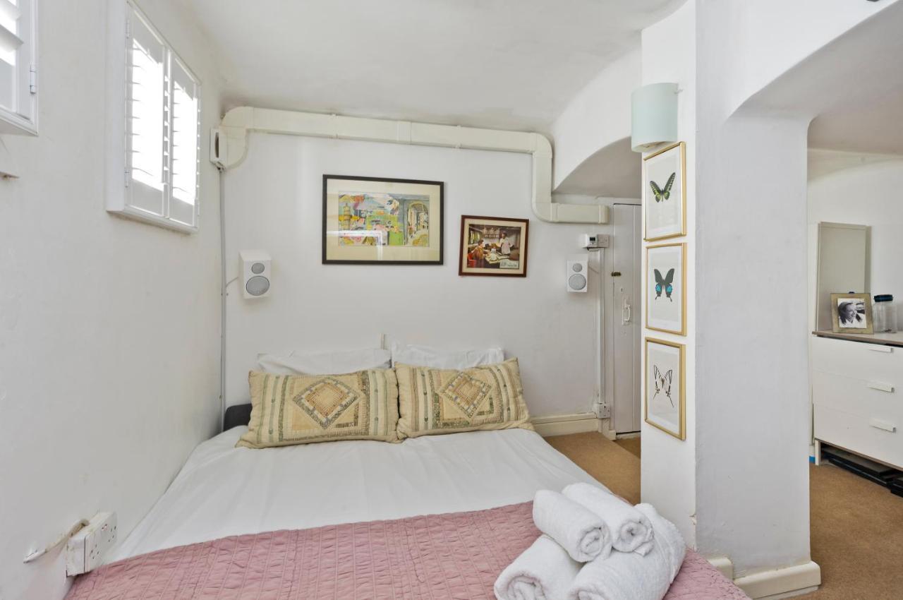 Apartment Beautiful Battersea By Clapham Junction By Underthedoormat *