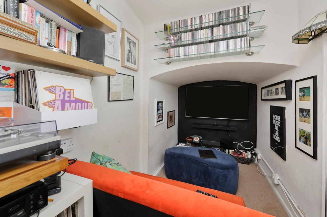 Apartment Beautiful Battersea By Clapham Junction By Underthedoormat *