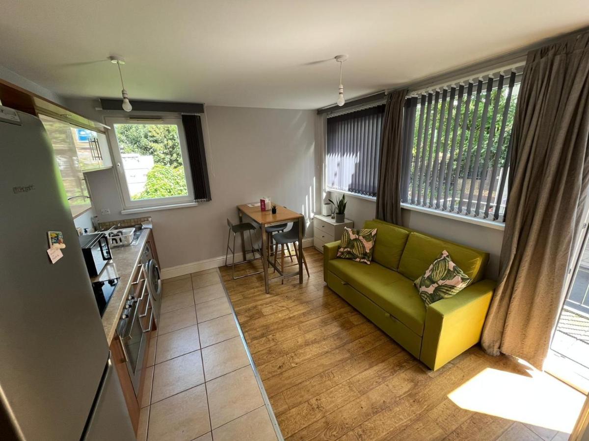 Modern Flat Near Transports Leilighet