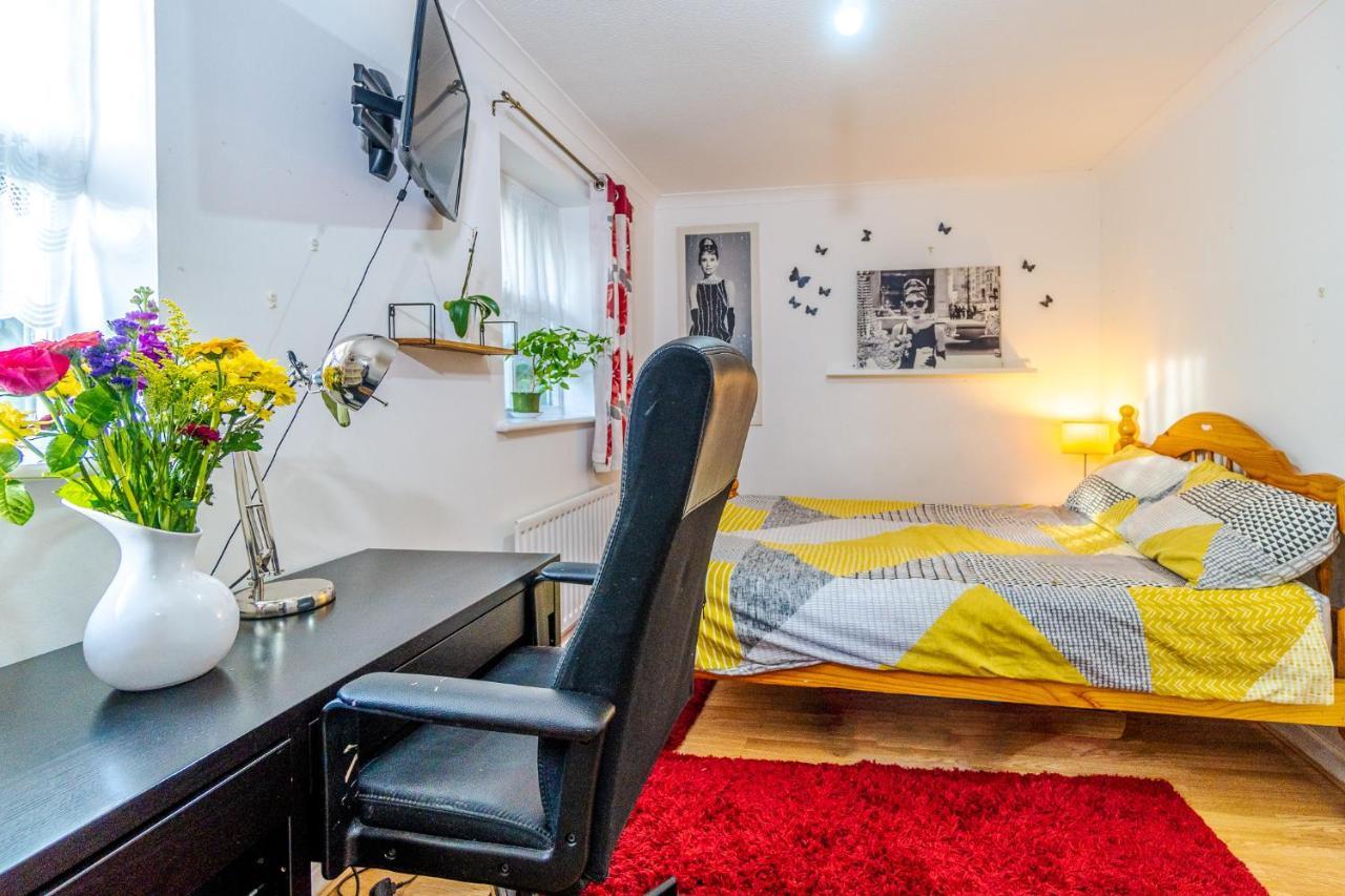 Nomad Room, 650 Mbps Internet By Unlock London