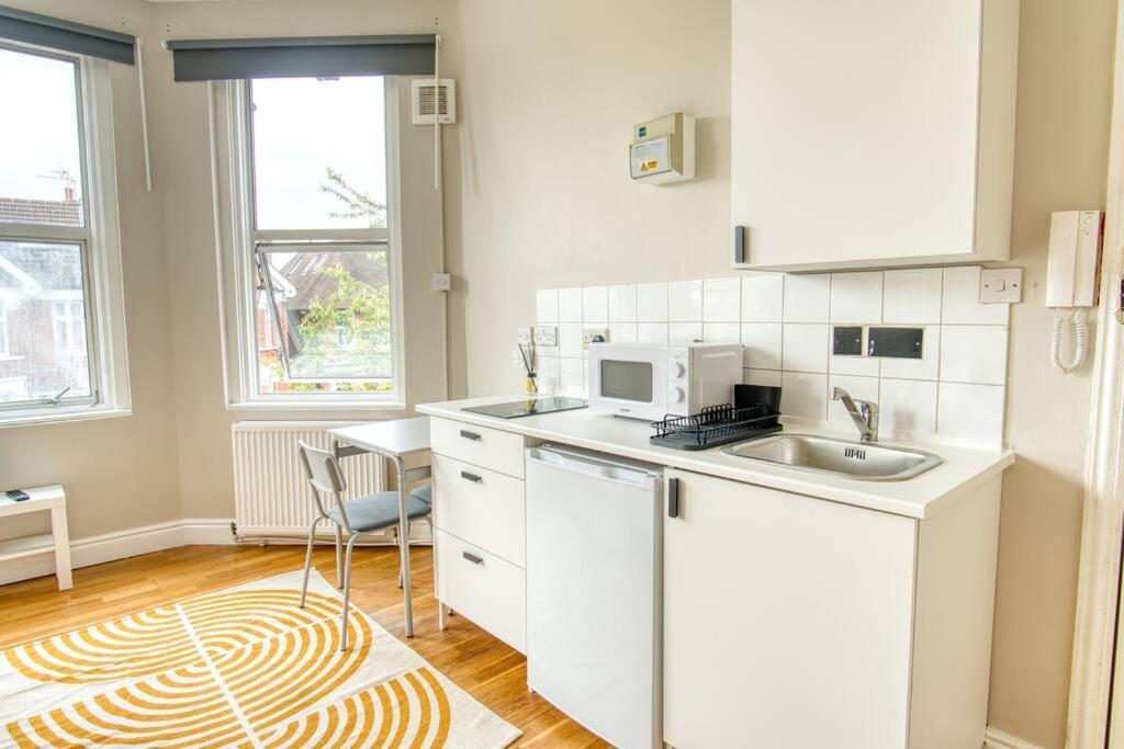 New Renovated Flat 6 Cricklewood * London